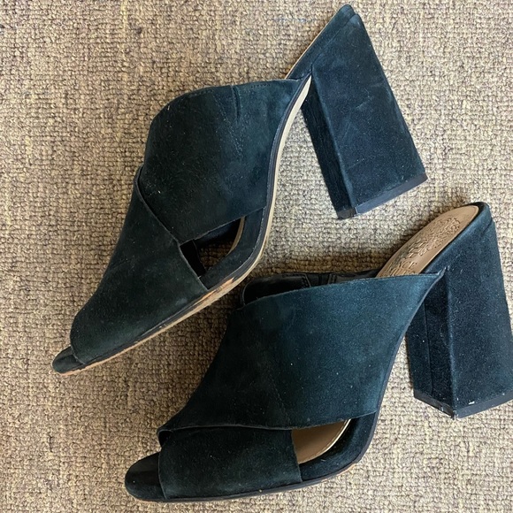 Black Vincent Camuto Saude Sandles - Picture 6 of 6